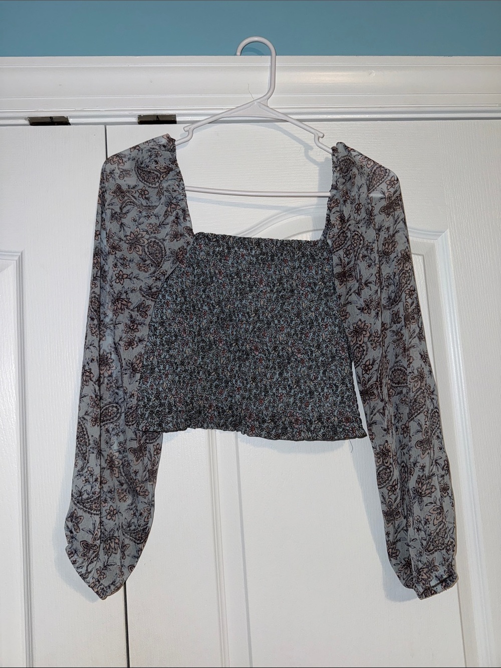 American Eagle Outfitters Gray Smocked Crop Top with Paisley Long Sleeves